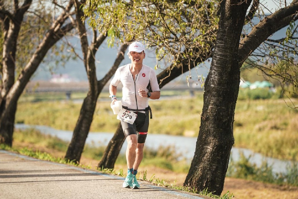 “鲲鹏径”全球铁人传奇之王鹏飞