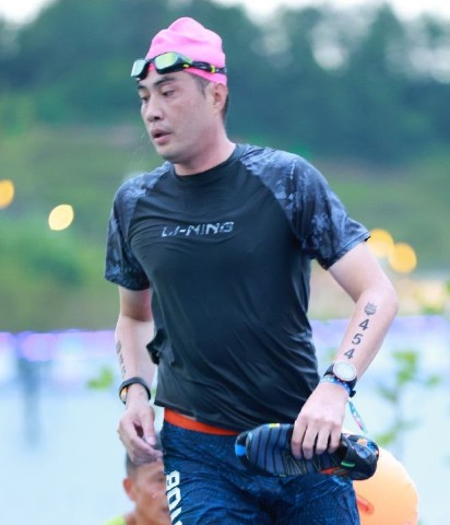 挑战黑夜,超越自我!定南夜间铁人陈曦!