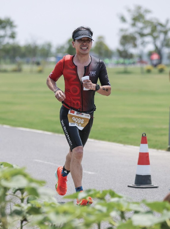 “鲲鹏径”全球铁人传奇之王鹏飞