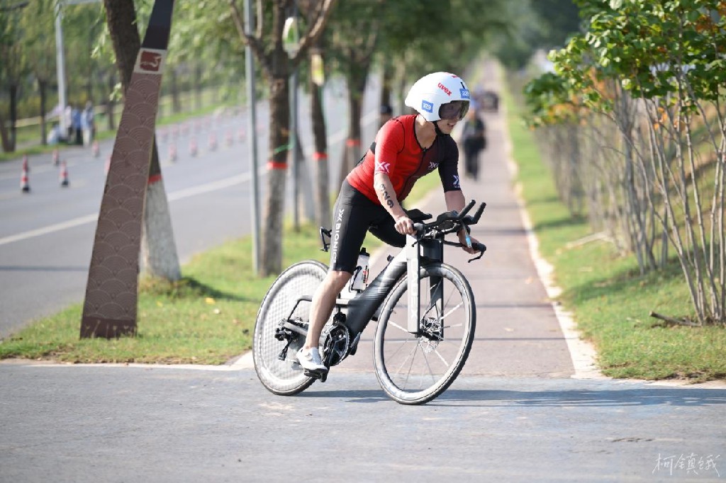 “鲲鹏径”全球铁人传奇之王鹏飞