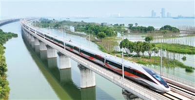 中国高铁如何“驶向”全球?(环球热点)