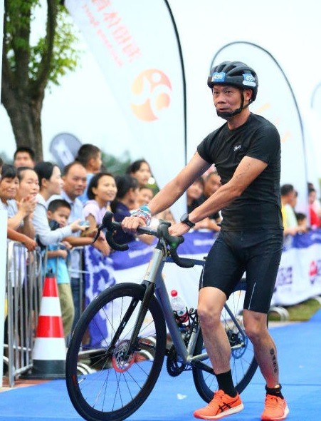 “鲲鹏径”全球铁人传奇之古荣华的蜕变人生 记定南县铁人三项运动协会会长古荣华的体育重生之路