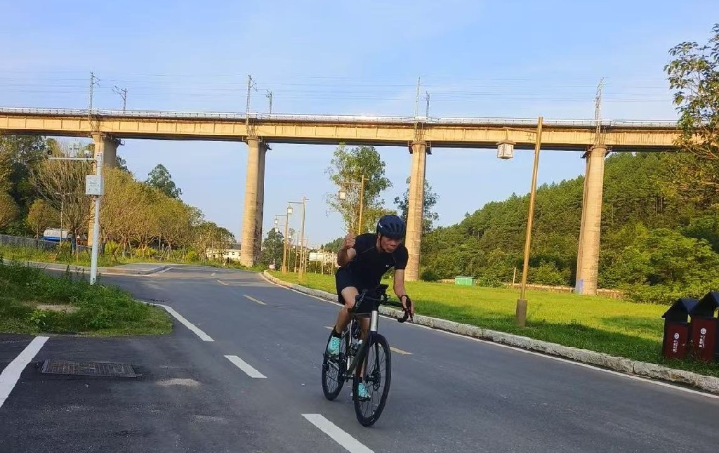 “鲲鹏径”全球铁人传奇之古荣华的蜕变人生 记定南县铁人三项运动协会会长古荣华的体育重生之路