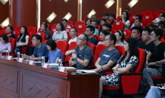 邓喻文做客“文艺金讲堂” 聚焦微短剧 赋能金堂文创产业人才