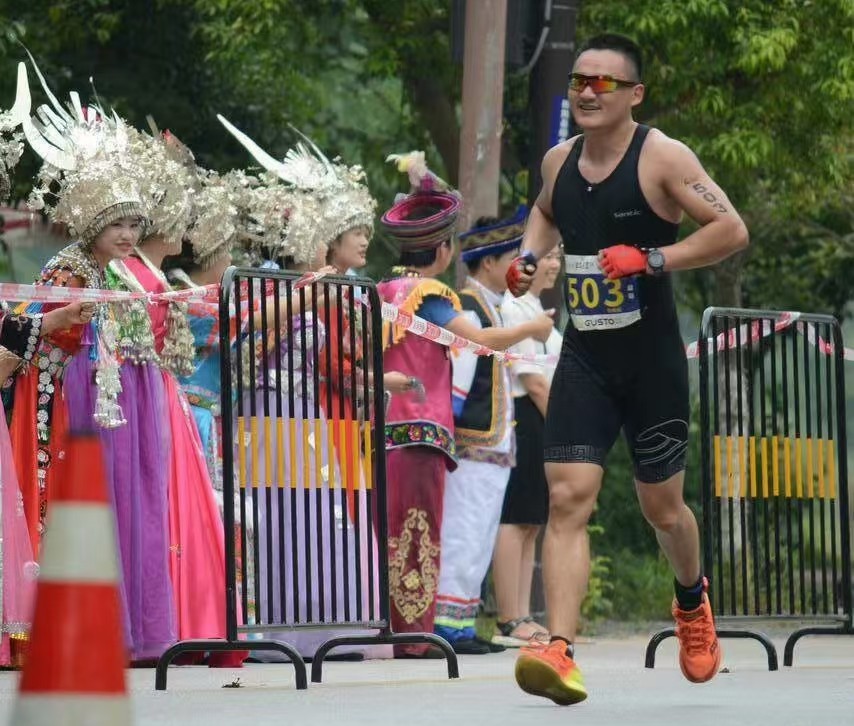 “鲲鹏径”全球铁人传奇之周兴 铁人铸就铁人魂