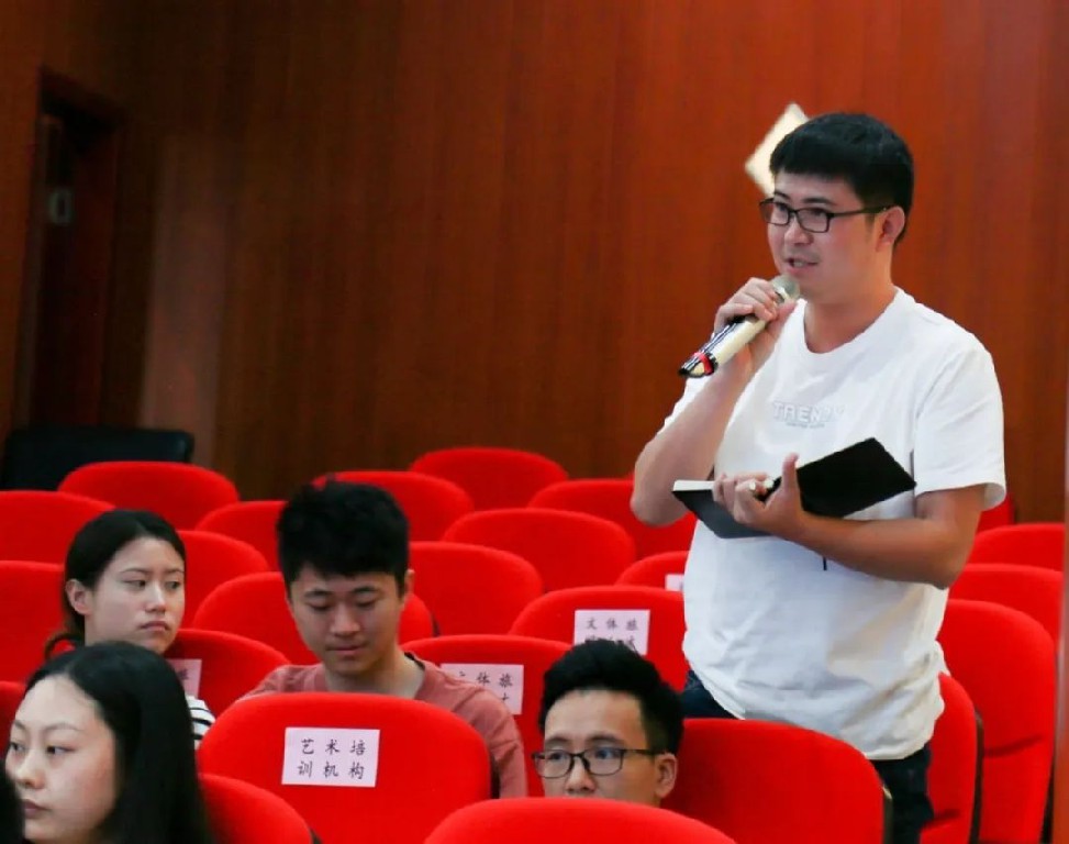 邓喻文做客“文艺金讲堂” 聚焦微短剧 赋能金堂文创产业人才