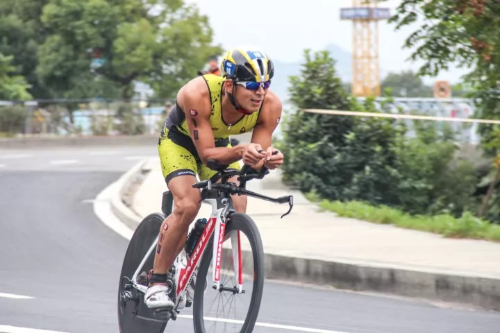 “鲲鹏径”全球铁人传奇之铁人觉醒:李郴的跨界人生与运动哲学重构