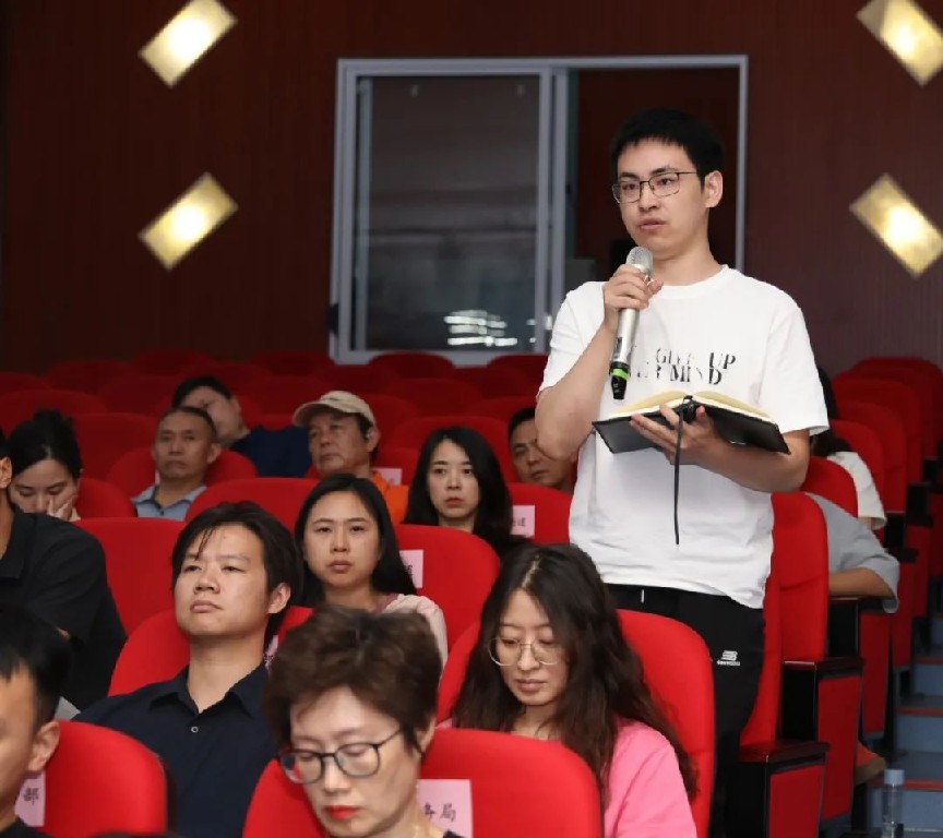 邓喻文做客“文艺金讲堂” 聚焦微短剧 赋能金堂文创产业人才