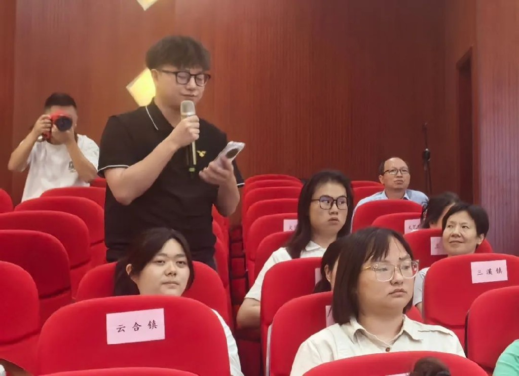 邓喻文做客“文艺金讲堂” 聚焦微短剧 赋能金堂文创产业人才