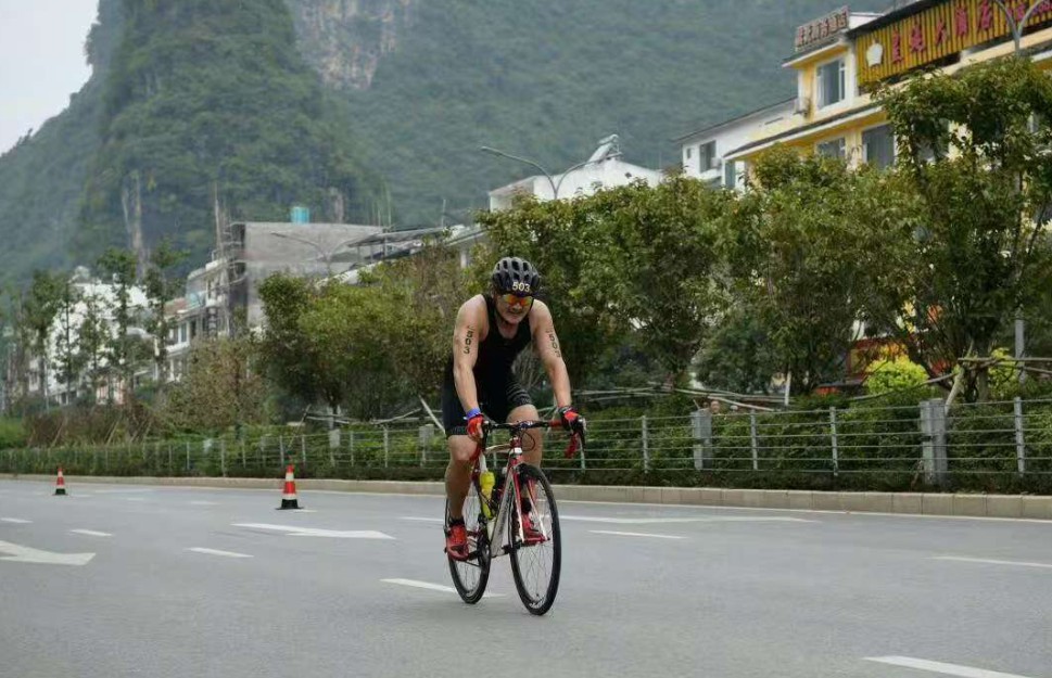 “鲲鹏径”全球铁人传奇之周兴 铁人铸就铁人魂