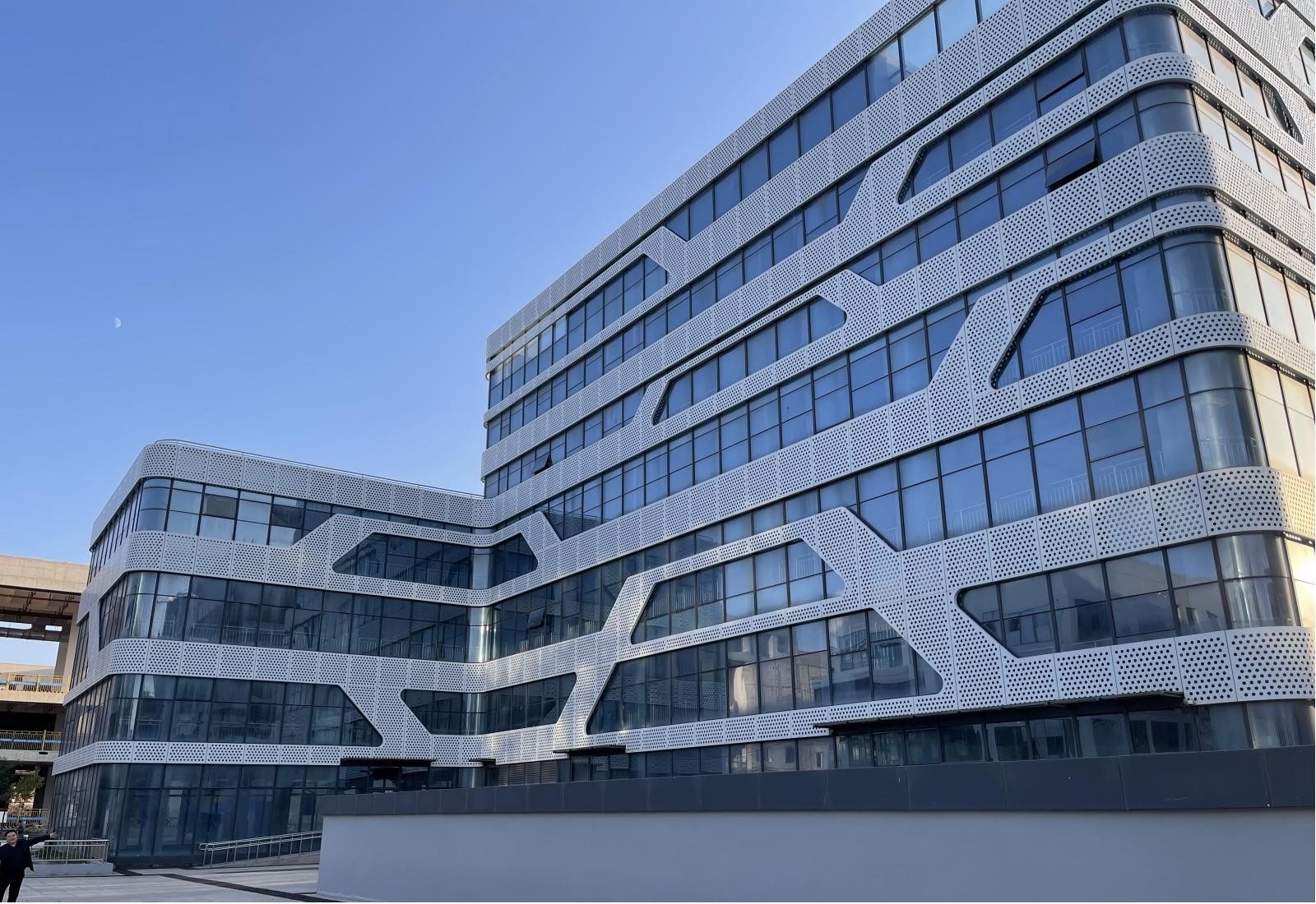 国际商业卫视考察兰州经开区 TIR卡航项目蓄势待发 打造国际物流新通道