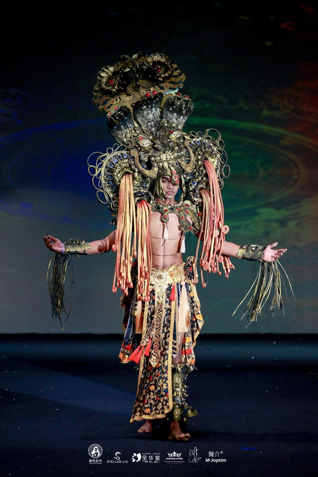 深圳，2025年11月14日——全球时尚界瞩目的年度盛事"2025 SUPER MODEL UNIVERSE & MAN OF THE UNIVERSE"