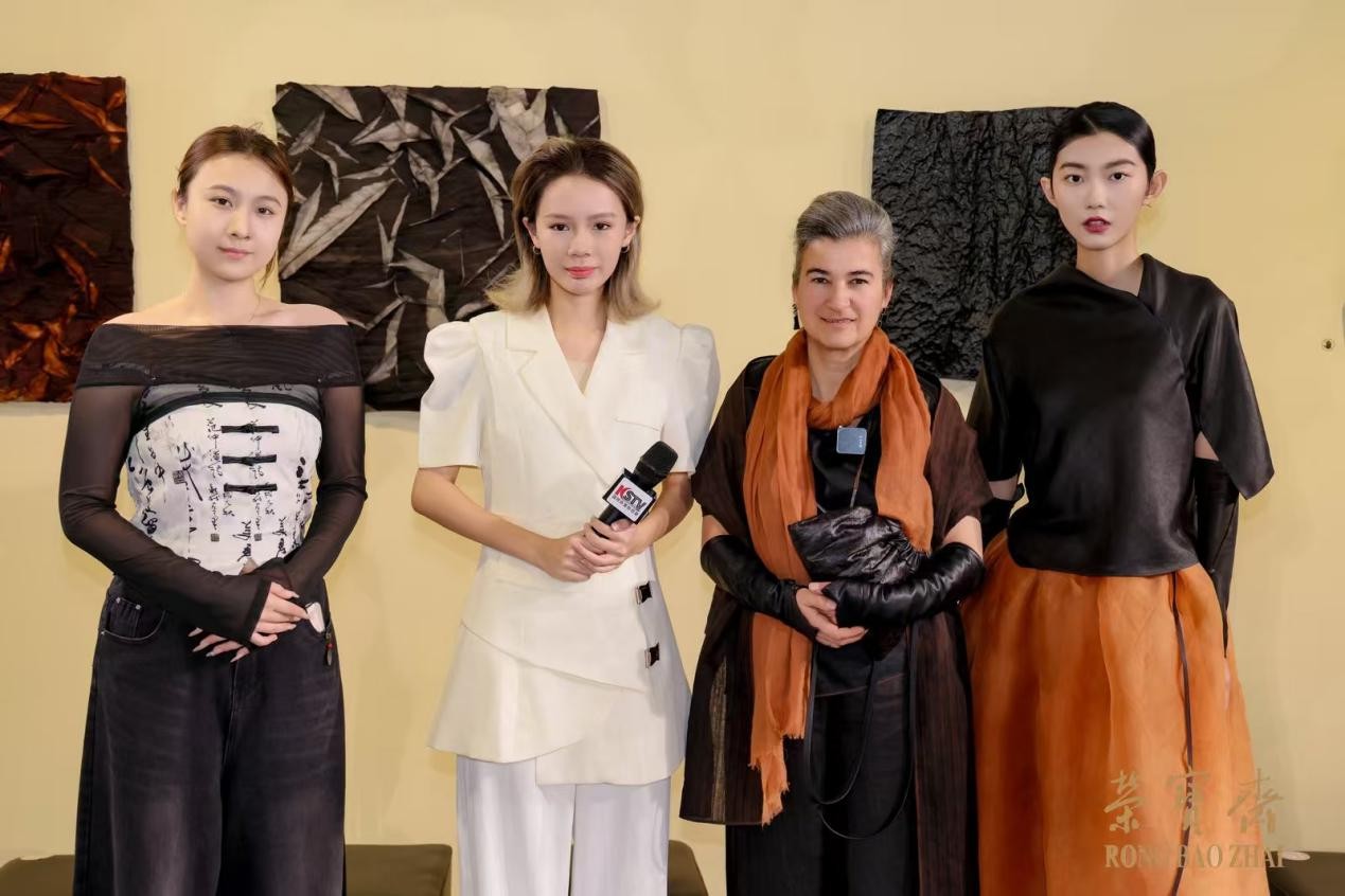 德籍纤维雕塑艺术家深圳演绎非遗新生 解码时装秀