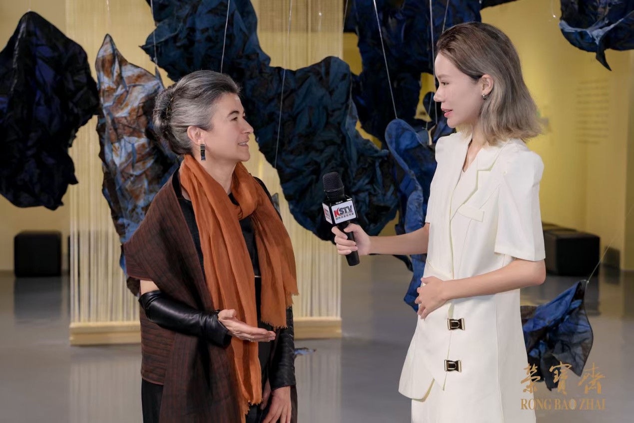 德籍纤维雕塑艺术家深圳演绎非遗新生 解码时装秀