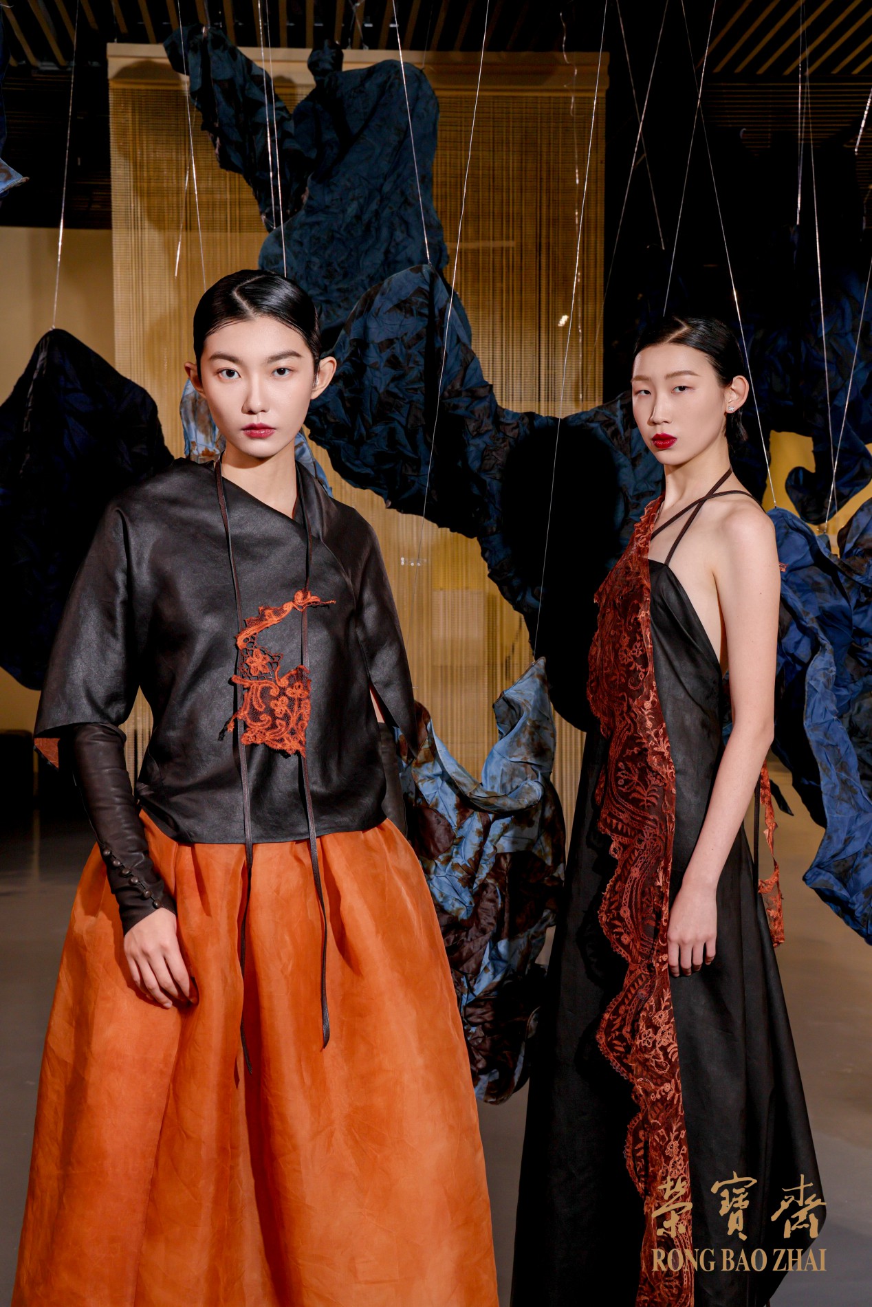 德籍纤维雕塑艺术家深圳演绎非遗新生 解码时装秀